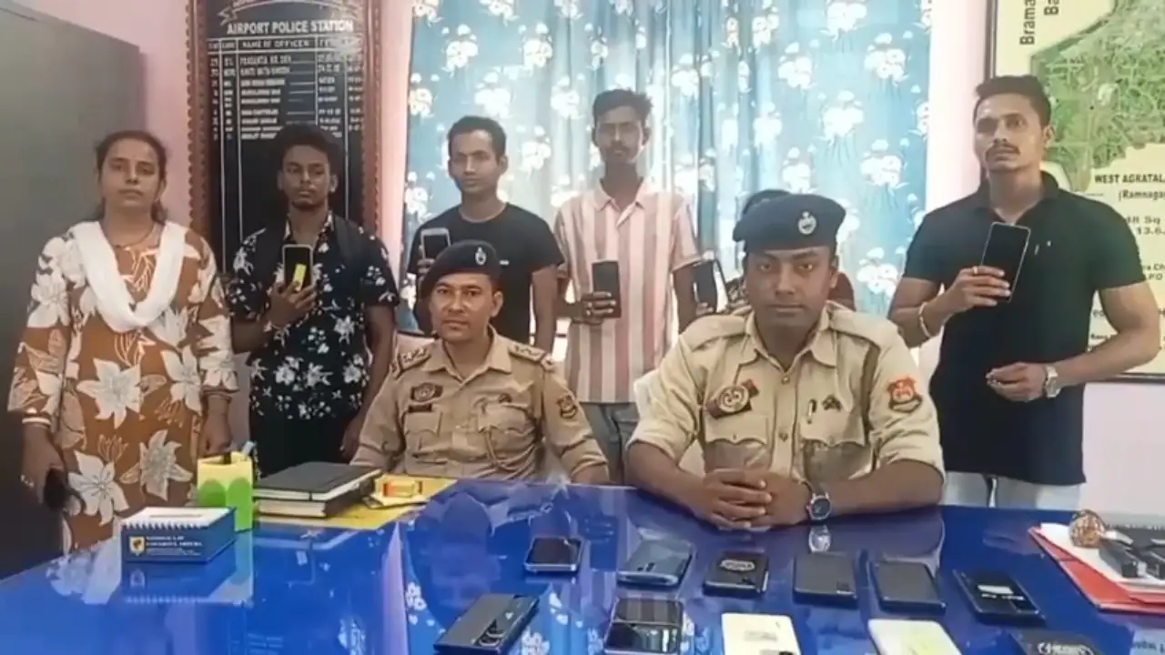 হারানো মোবাইল উদ্ধার করে নজির গড়ল এয়ারপোর্ট থানা: মালিকদের হাতে তুলে দেওয়া হলো ১৬টি হ্যান্ডসেট