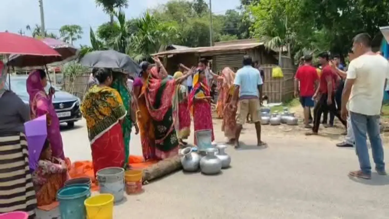 জল ও বিদ্যুতের দাবিকে কেন্দ্র করে চাকমাঘাট এলাকায় অবরোধ ঘিরে চরম উত্তেজনা সৃষ্টি