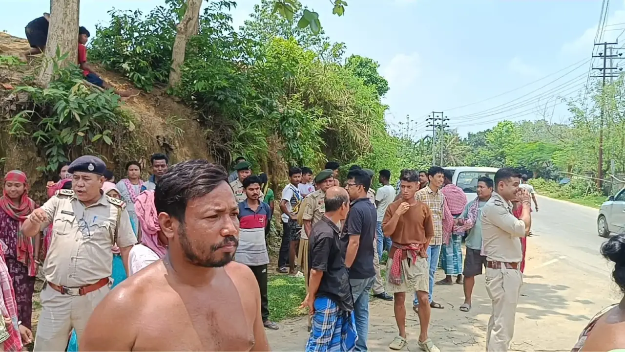 পানীয় জলের দাবিতে উত্তপ্ত মাতাবাড়ি, চরম ভোগান্তিতে এলাকাবাসী