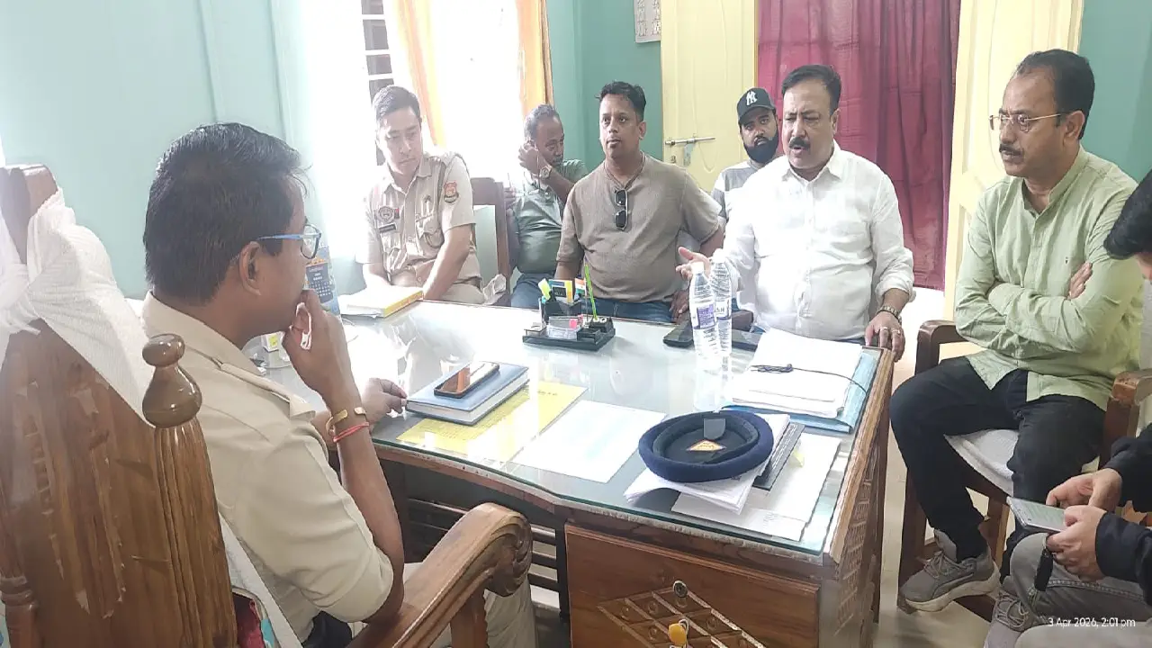 সত্য বলার অপরাধে কি এই রক্তস্নান? সাংবাদিকের ওপর বর্বরোচিত হামলা, প্রশাসনের মৌনতা নিয়ে উঠছে একাধিক প্রশ্ন!