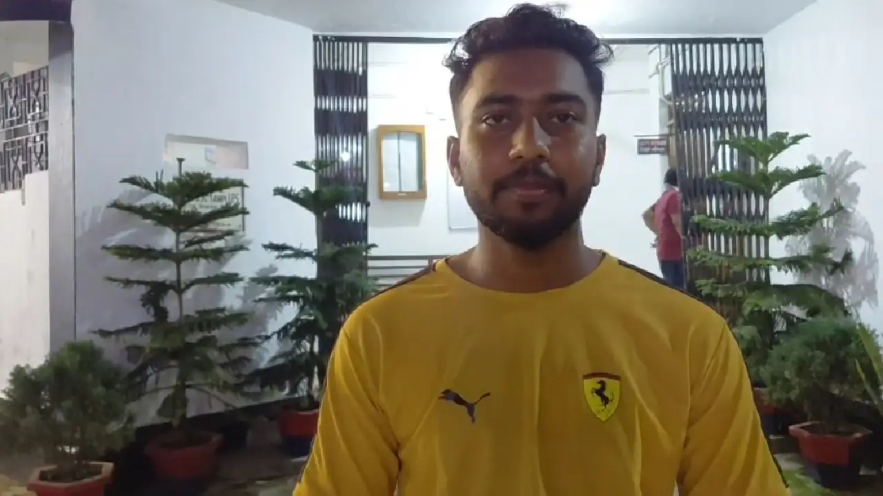 সামাজিক মাধ্যমে প্রেম ও প্রতারণার অভিযোগ: বিচারের দাবিতে থানার দ্বারস্থ যুবক